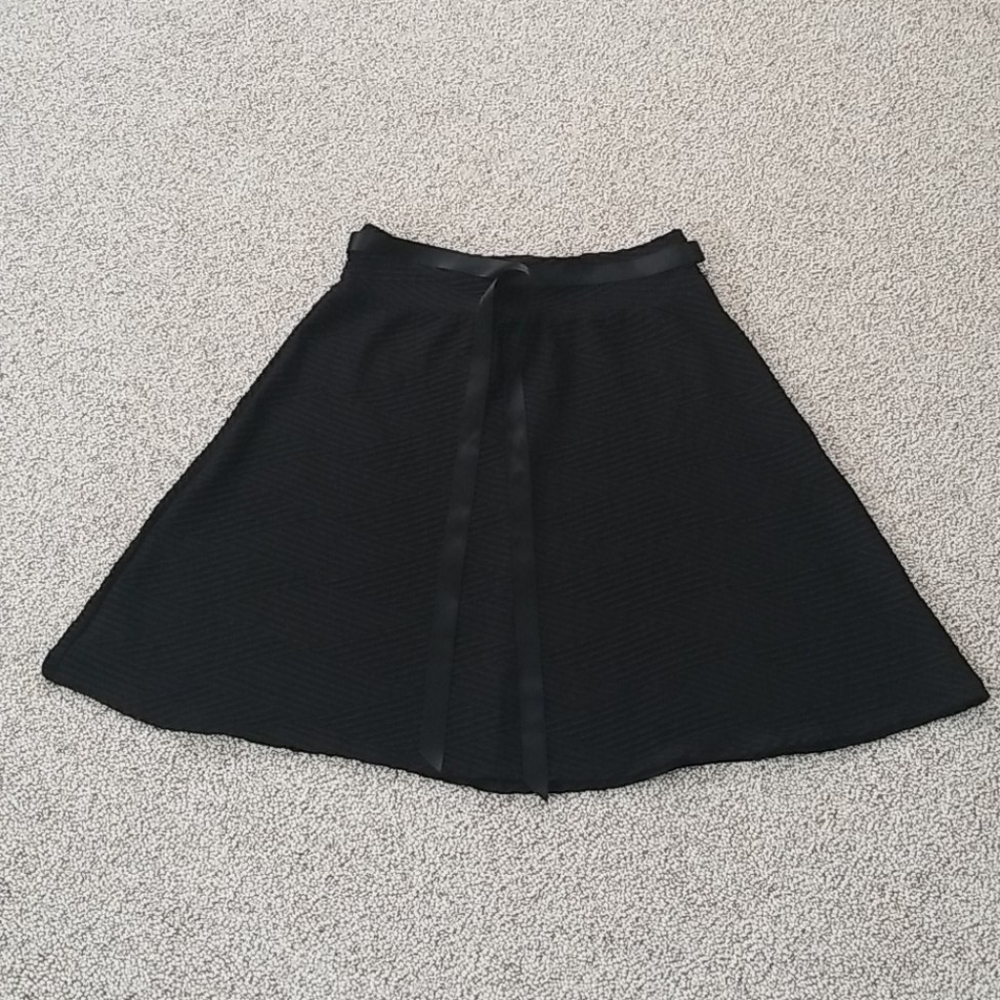 Joe B Black Textured Swing Skirt, size M